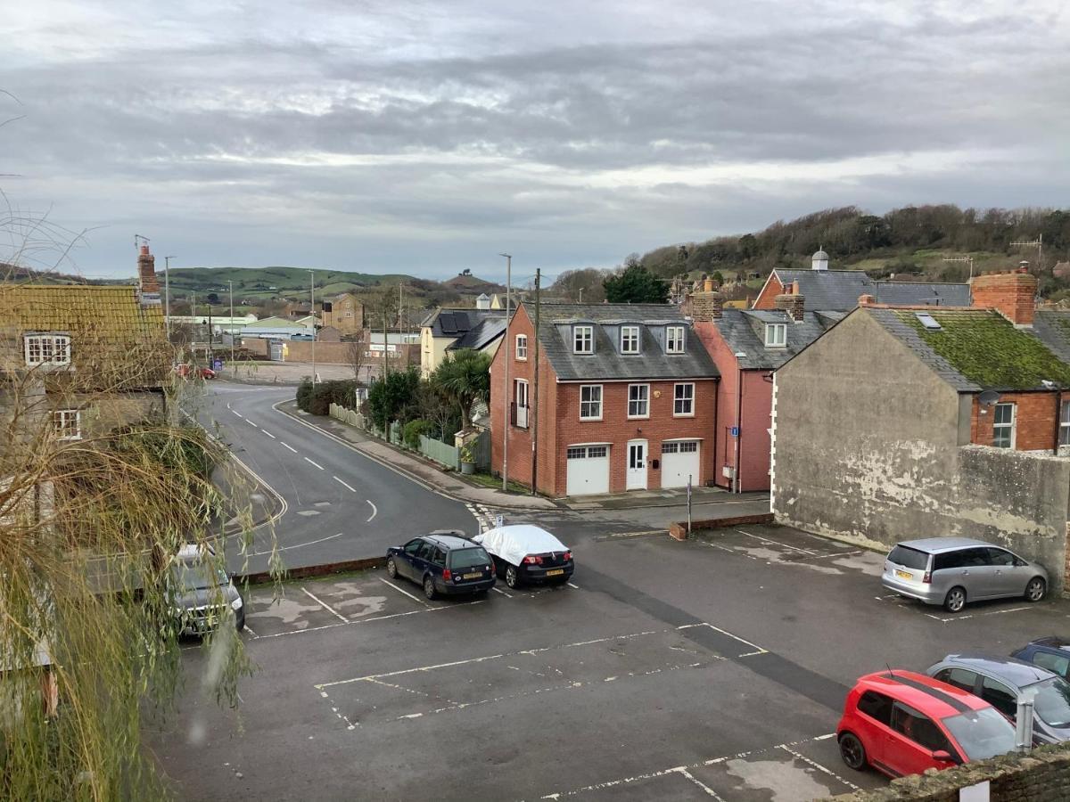 Villa Relaxing Townhouse In The Heart Of Bridport Extérieur photo